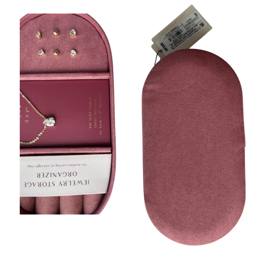 Set “A New Day” con gargantilla y aretes + organizador