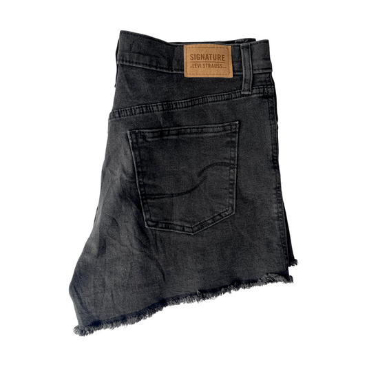 Shorts Levi’s negros corte alto con ruedo deshilachado – Talla L