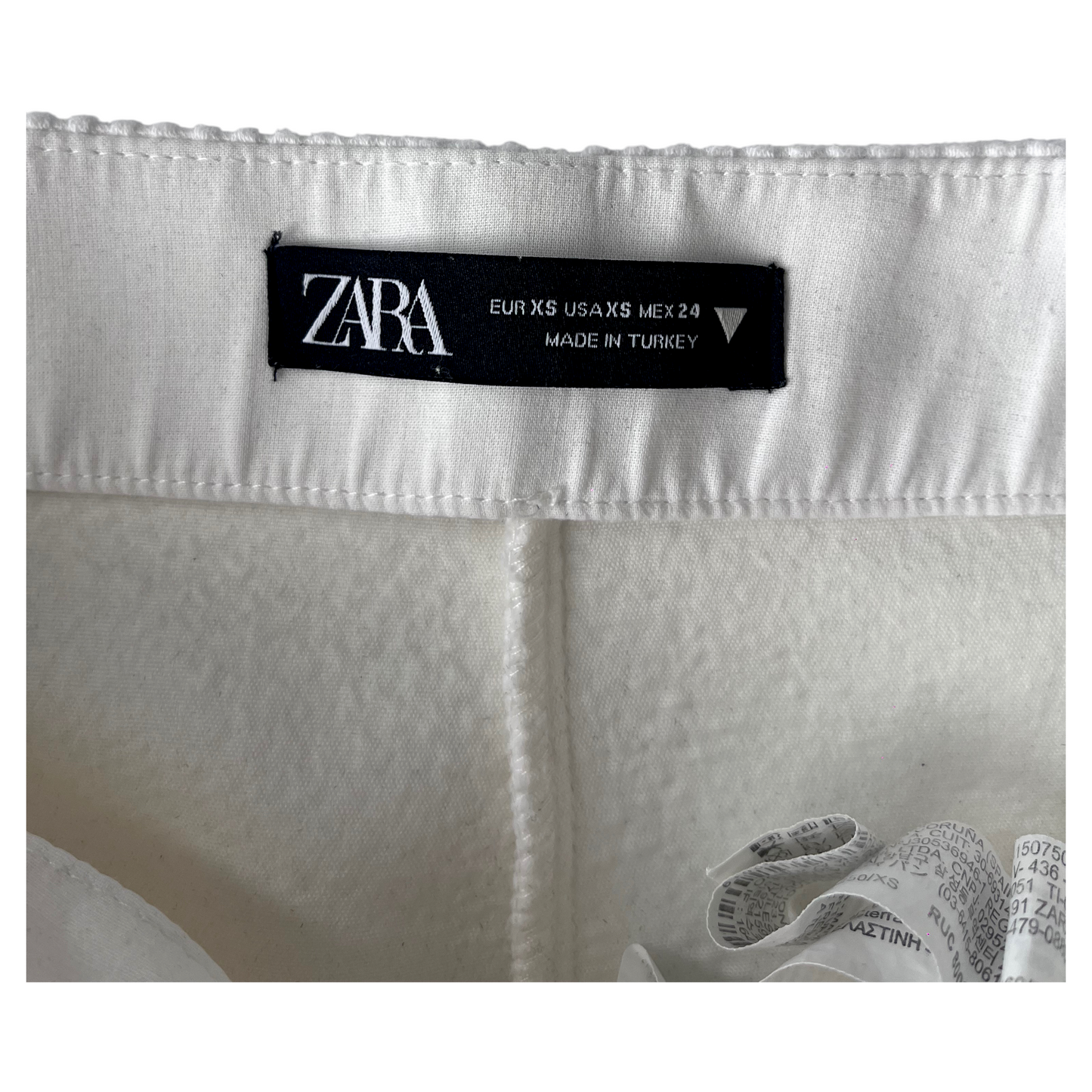 Short estructurado blanco Zara con cinturón tejido – Talla XS