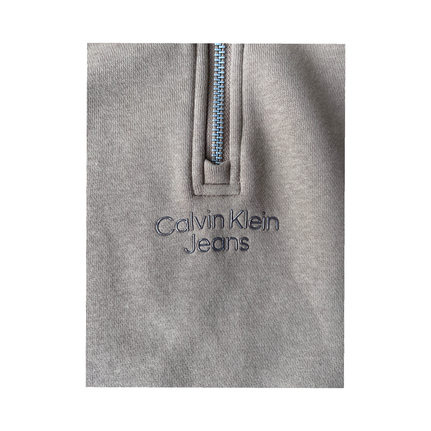 Suéter corto Calvin Klein Jeans beige con cierre frontal – Talla M